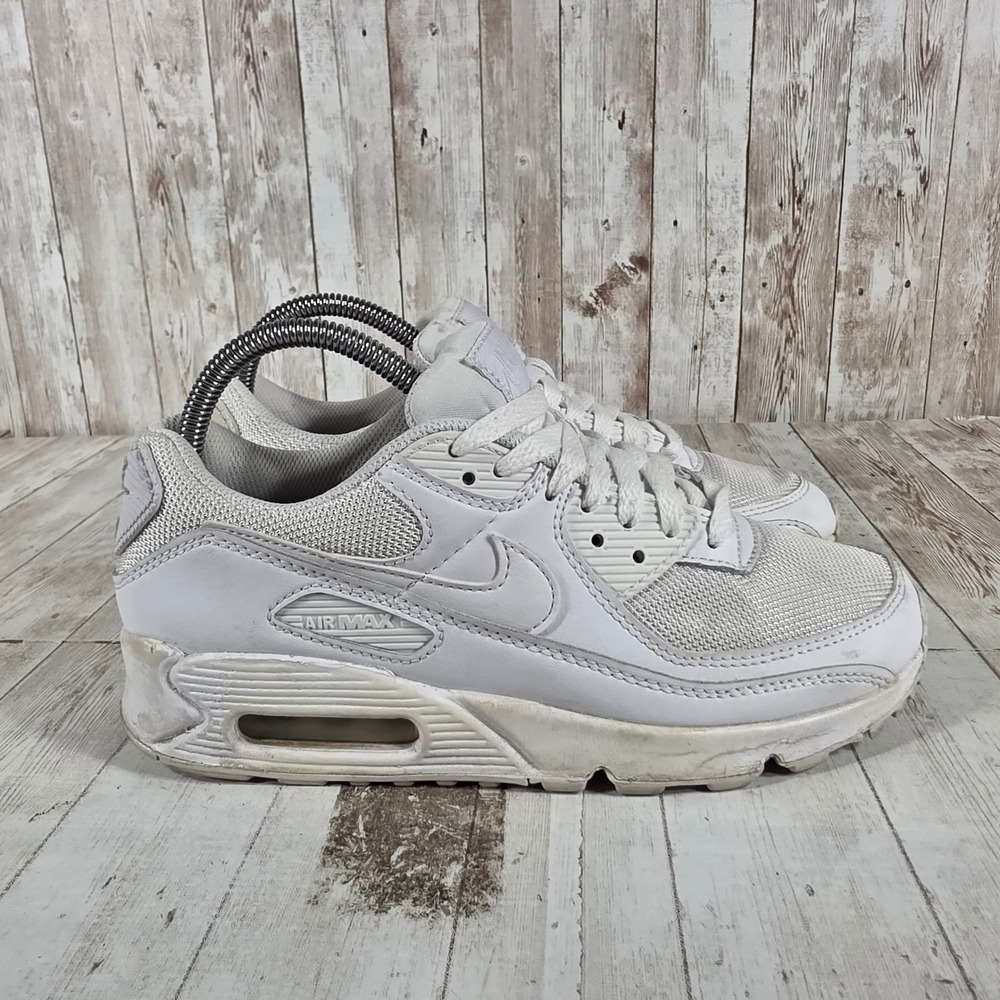 Nike Air Max 90 Womens Triple White Sneakers CQ2560-100 Size 8